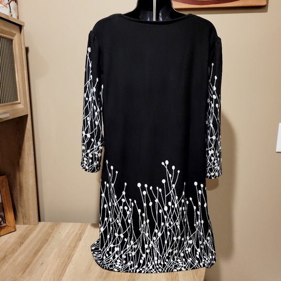 NWOT  Reborn Collection: Black & White Abstract Empire Waist Tunic - 2x - Picture 4 of 5